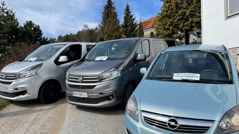 Taxis Front